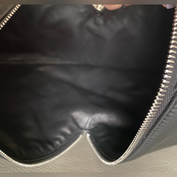 NEW Auth ALAÏA
Le Cœur Heart shape leather CLUTCH/BAG/ Wristlet Made in ITALY - Picture 12 of 16